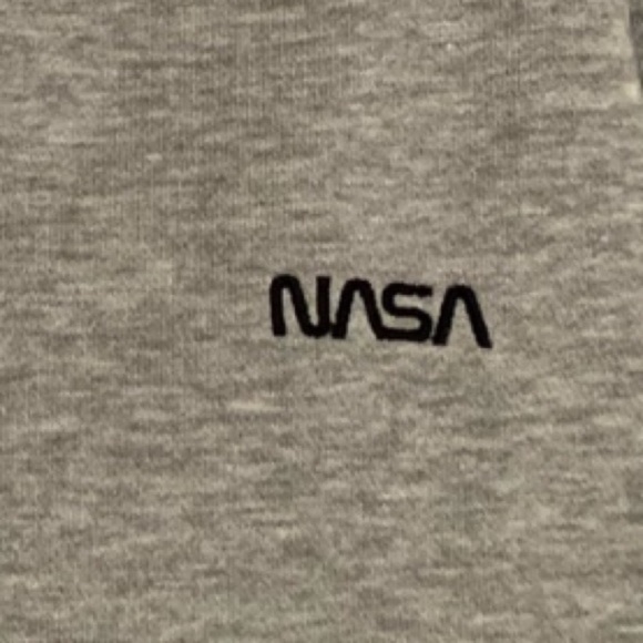 NEW Ariana Grande NASA crewneck NWT - Picture 3 of 3